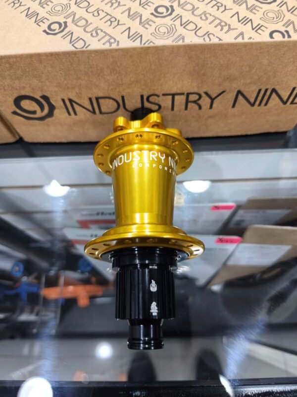 Maza Trasera Industry Nine Hydra Classic MTB 12x148 mm 32 Huecos Gold  Shimano Micro Spline 12v - Imagen 3