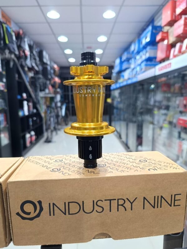 Maza Trasera Industry Nine Hydra Classic MTB 12x148 mm 32 Huecos Gold  Shimano Micro Spline 12v - Imagen 2