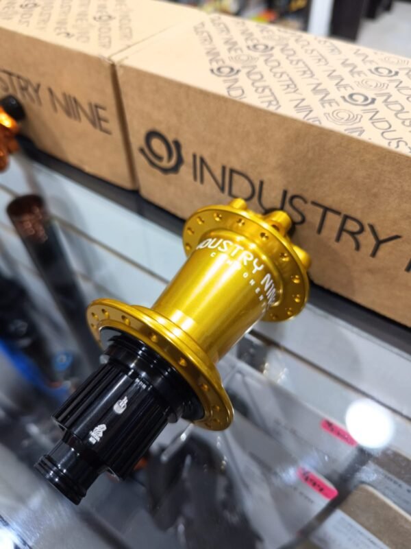 Maza Trasera Industry Nine Hydra Classic MTB 12x148 mm 32 Huecos Gold  Shimano Micro Spline 12v - Imagen 5