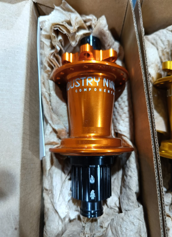 Maza Trasera Industry Nine Hydra Classic MTB 12×148 mm 32 Huecos Orange Shimano Micro Spline 12v - Imagen 4