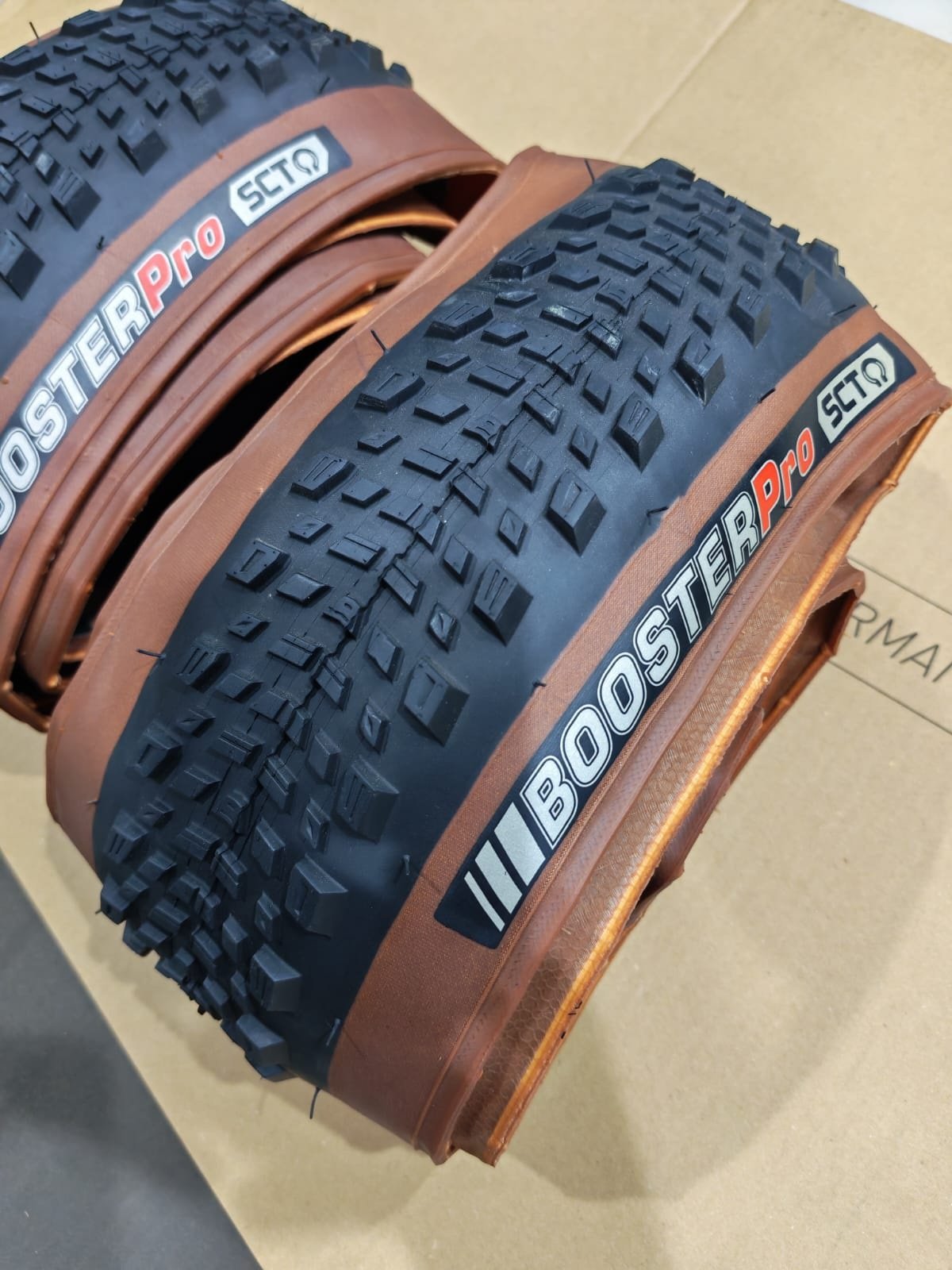 Llanta Kenda Booster Pro 29"x2.40 Skin Wall Tubeles Ready - Imagen 2