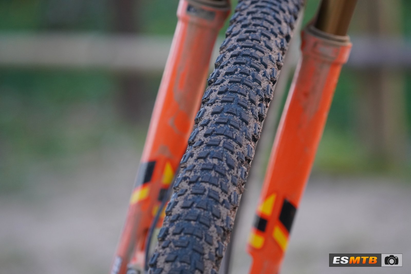 Llanta Kenda Booster Pro 29"x2.40 Skin Wall Tubeles Ready - Imagen 3